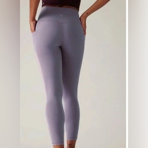 Athleta Salutation stash pocket II 7/8 Tight Leggings Size L - Picture 7 of 7